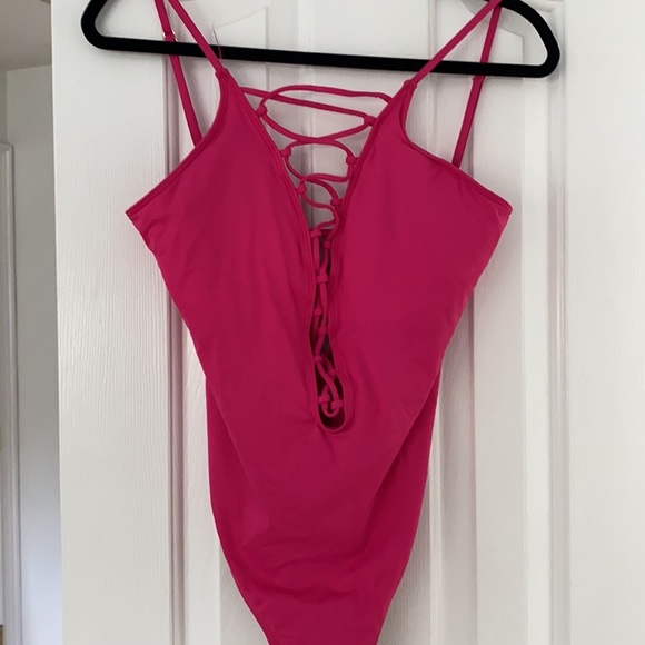 Bathing suits - Picture 5 of 5